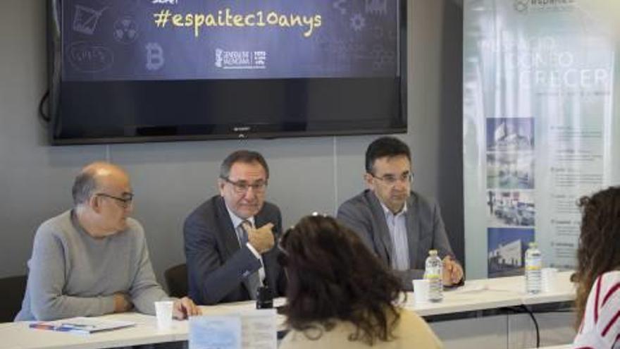 El rector, el vicerrector y el director académico de Espaitec.