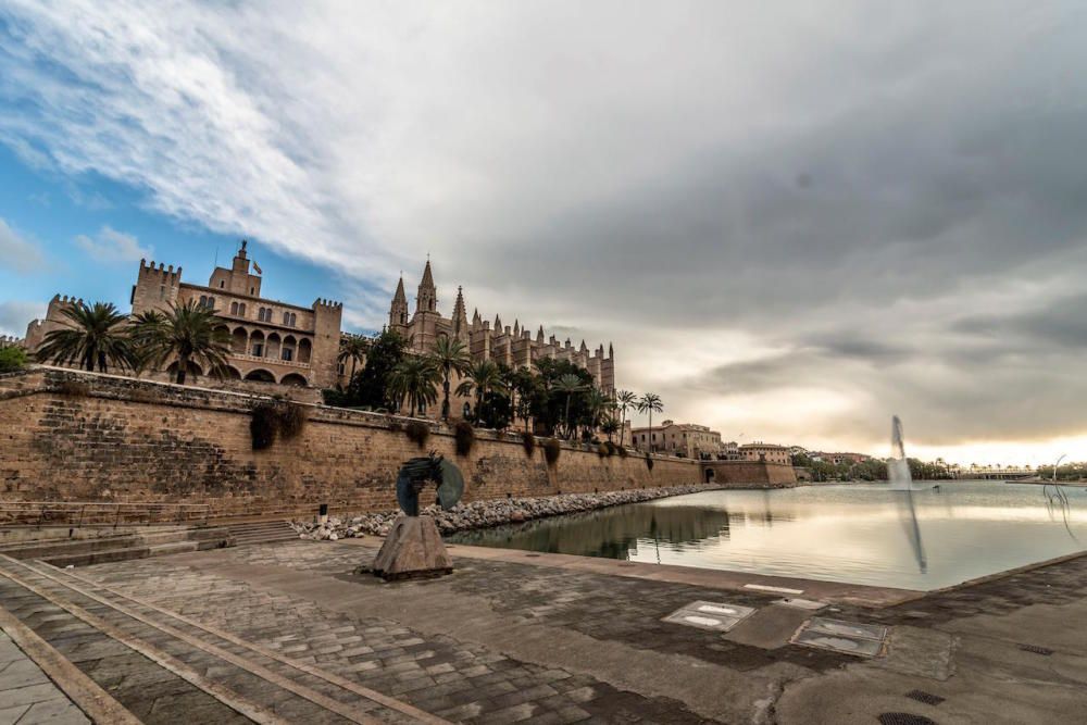 Vuit de la Seu: El cielo nublado impide ver el espectáculo de la luz en la Seu