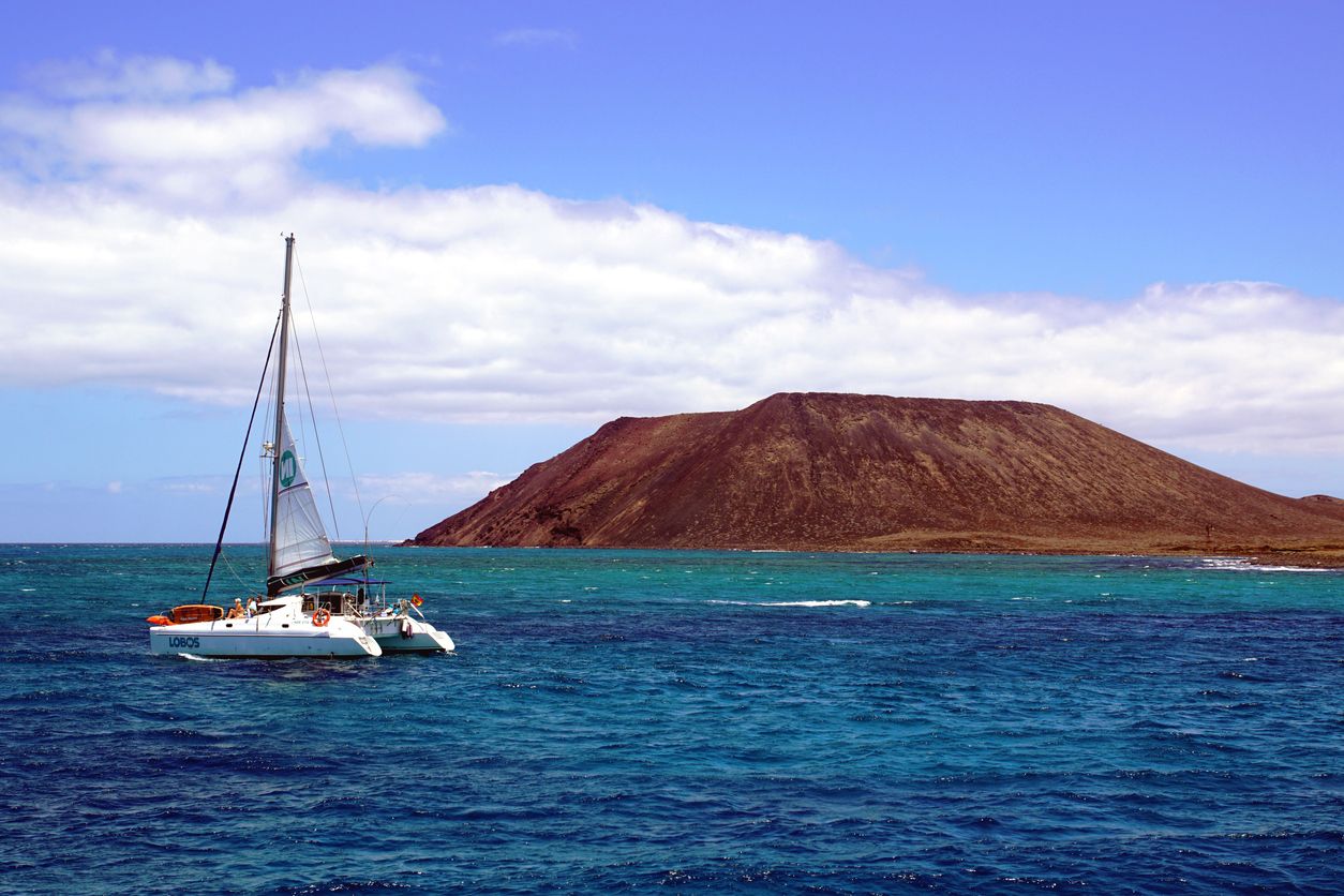 El volcán "La Caldera" en Isla de Lobos en Fuerteventura, España