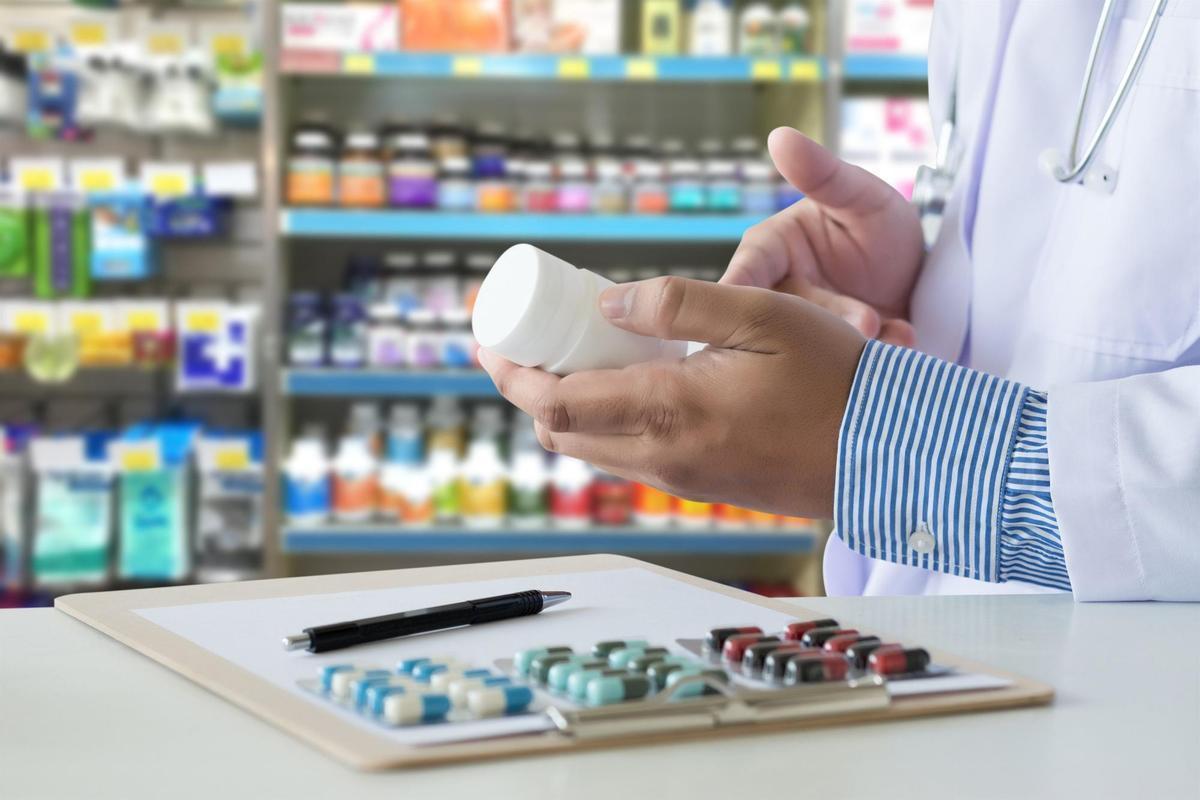 Fórmules magistrals per pal·liar el desproveïment de medicaments a les apotecaries: «No s’hi recorre prou»