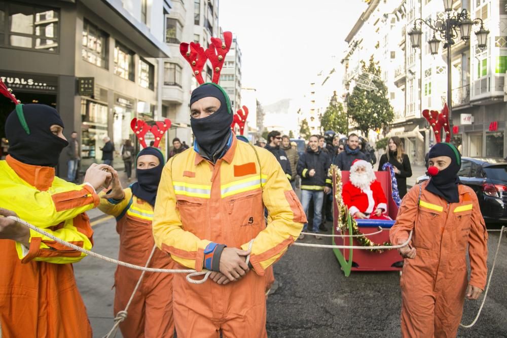 Protesta y cabalgata de los bombreos frente a la Junta General