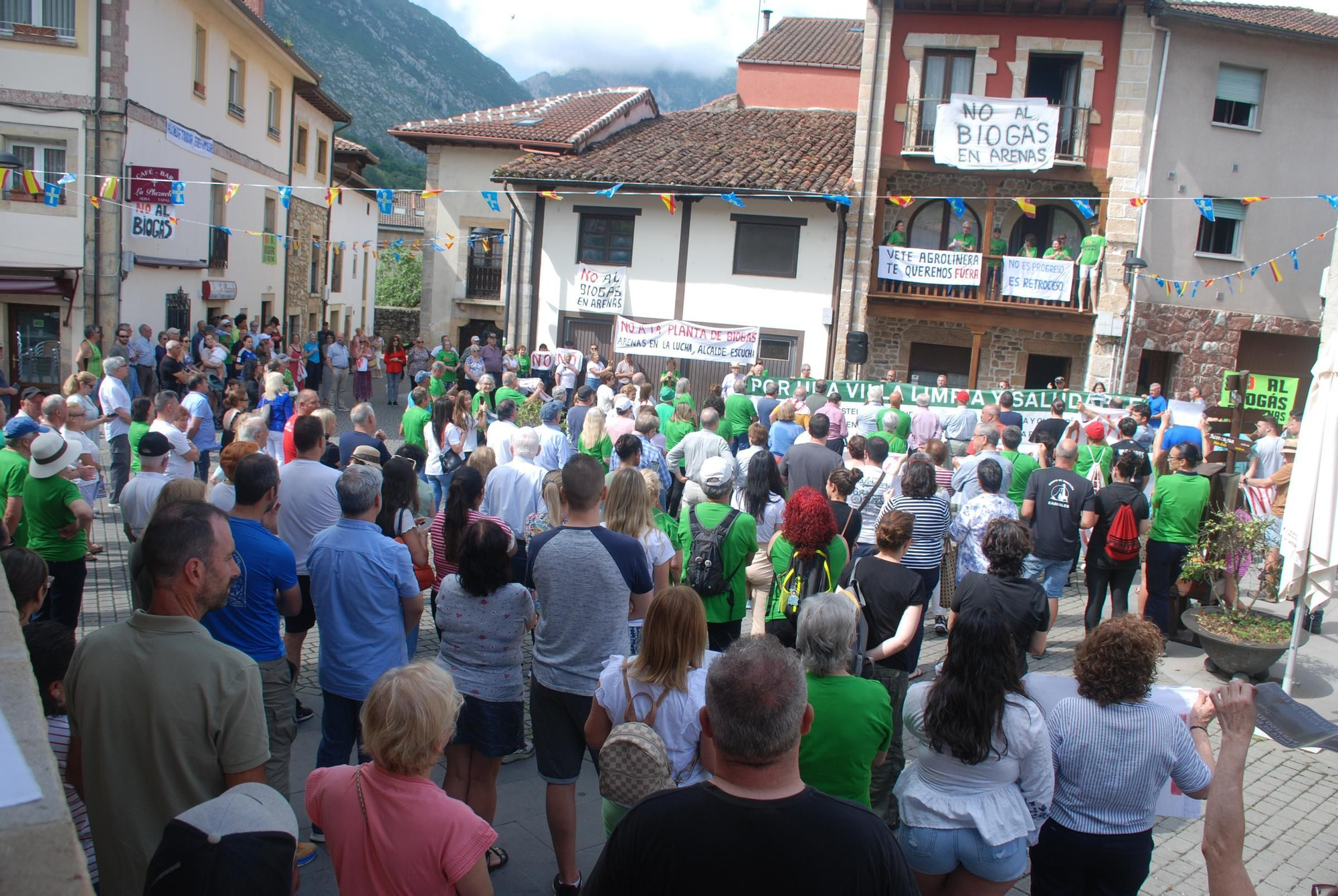 Manifestación contra la planta de biogás en Arenas de Cabrales