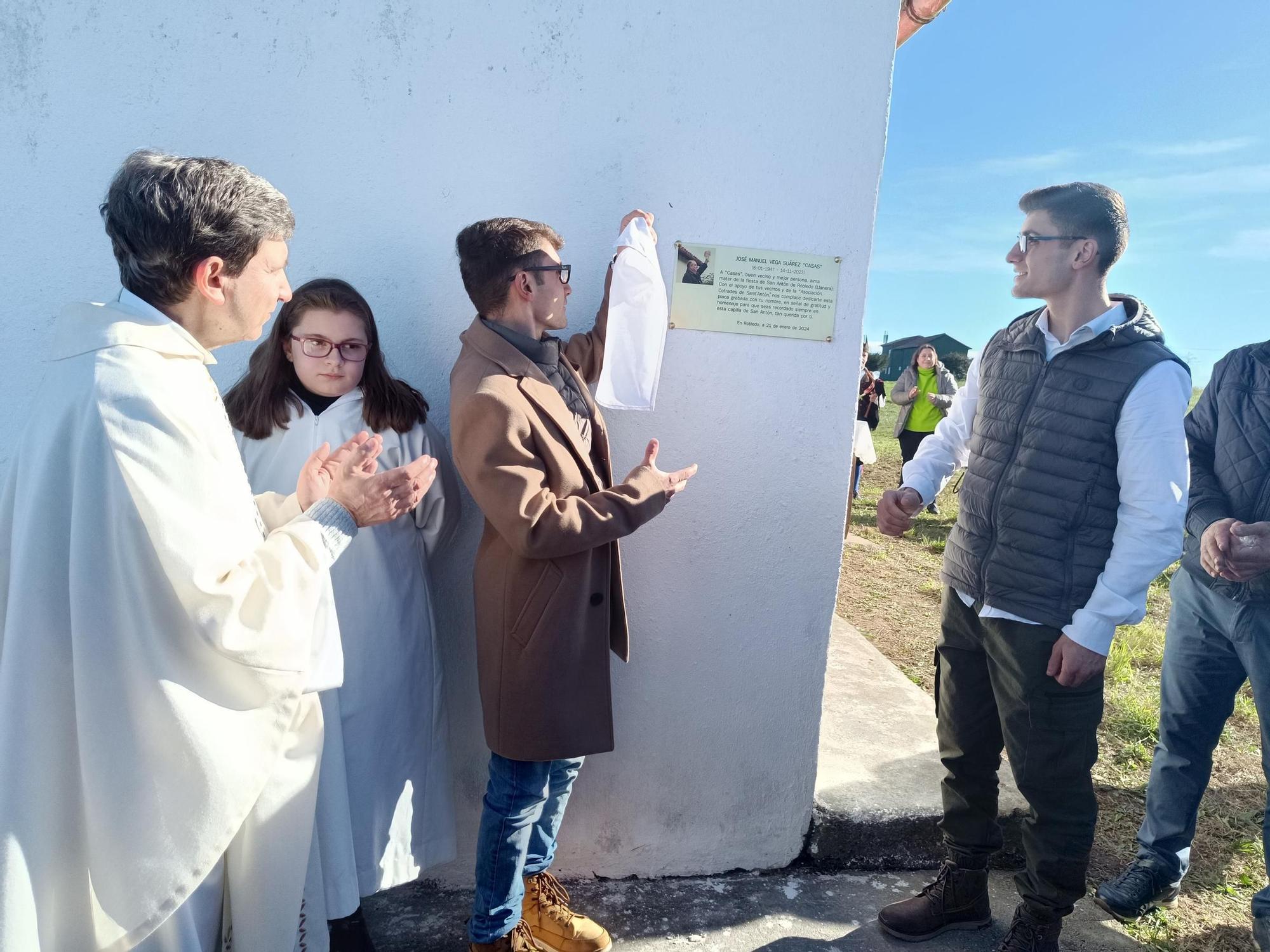 Robledo homenaje a José Manuel Vega Casas en las fiestas de Sant' Antón