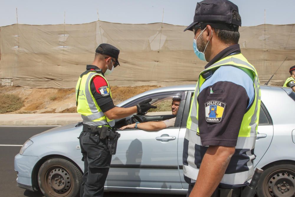 Control de la policía para el uso correcto de mascarillas