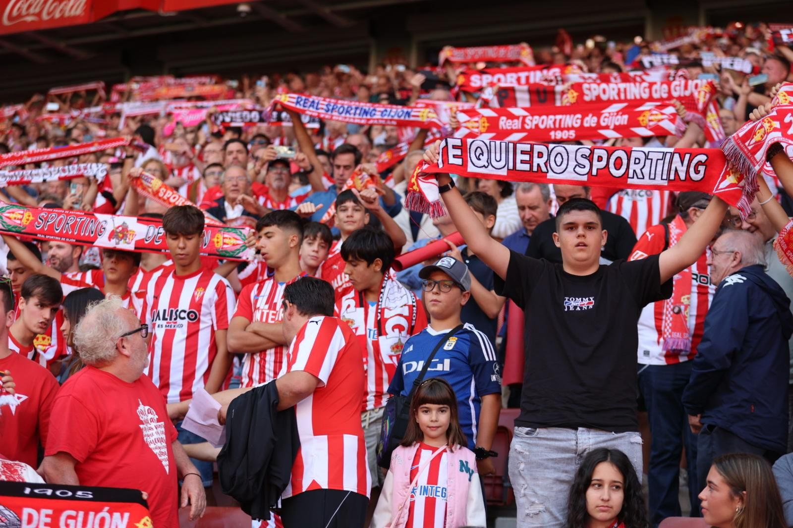Derbi asturiano: las imágenes del partido entre el Sporting y el Oviedo en El Molinón