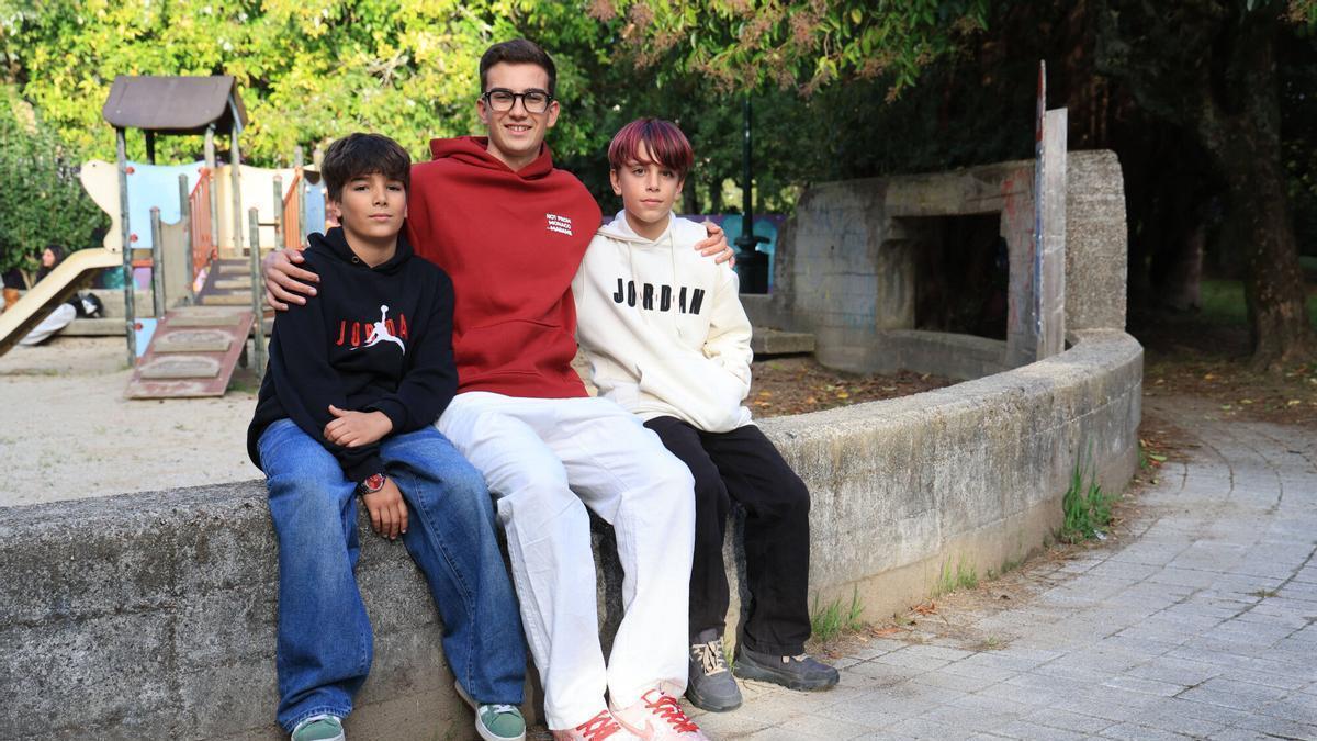 Samuel, au pair belga con Xián, el niño a su cargo y Oliver, un amigo de este