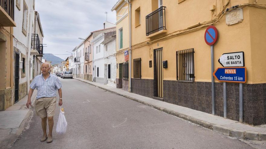 Los Vecinos De Las Aldeas De Requena Denuncian El Abandono Institucional Levante Emv