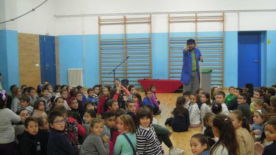 Cuentos por la igualdad para 400 escolares de Baiona