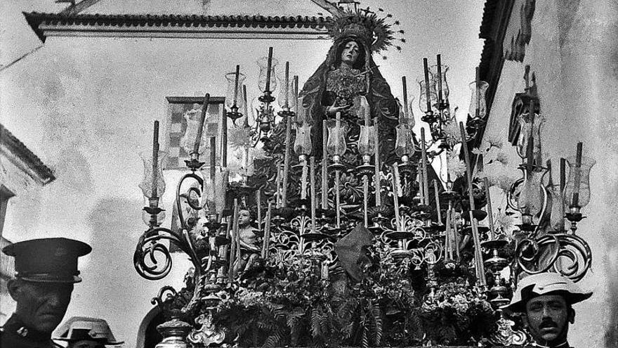 Virgen de los Dolores: La cofradía impulsó la fuerte devoción a esta advocación mariana en la ciudad de Córdoba, que hoy persiste.