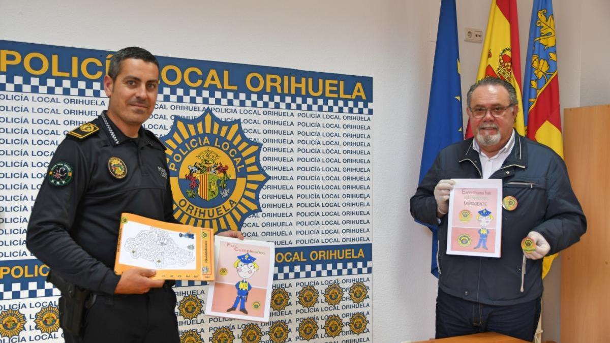 La Policía Local de Orihuela elabora dos libros de actividades para los más pequeños de la casa