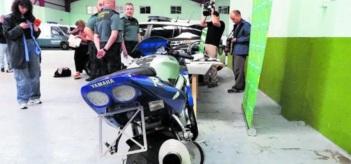 En un robo con ‘tirón’ utilizaron una moto sin matrícula para evitar ser localizados. |  // F. CASANOVA