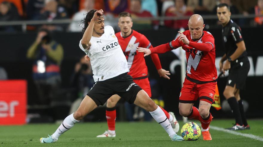 Cavani no está... y el equipo le espera