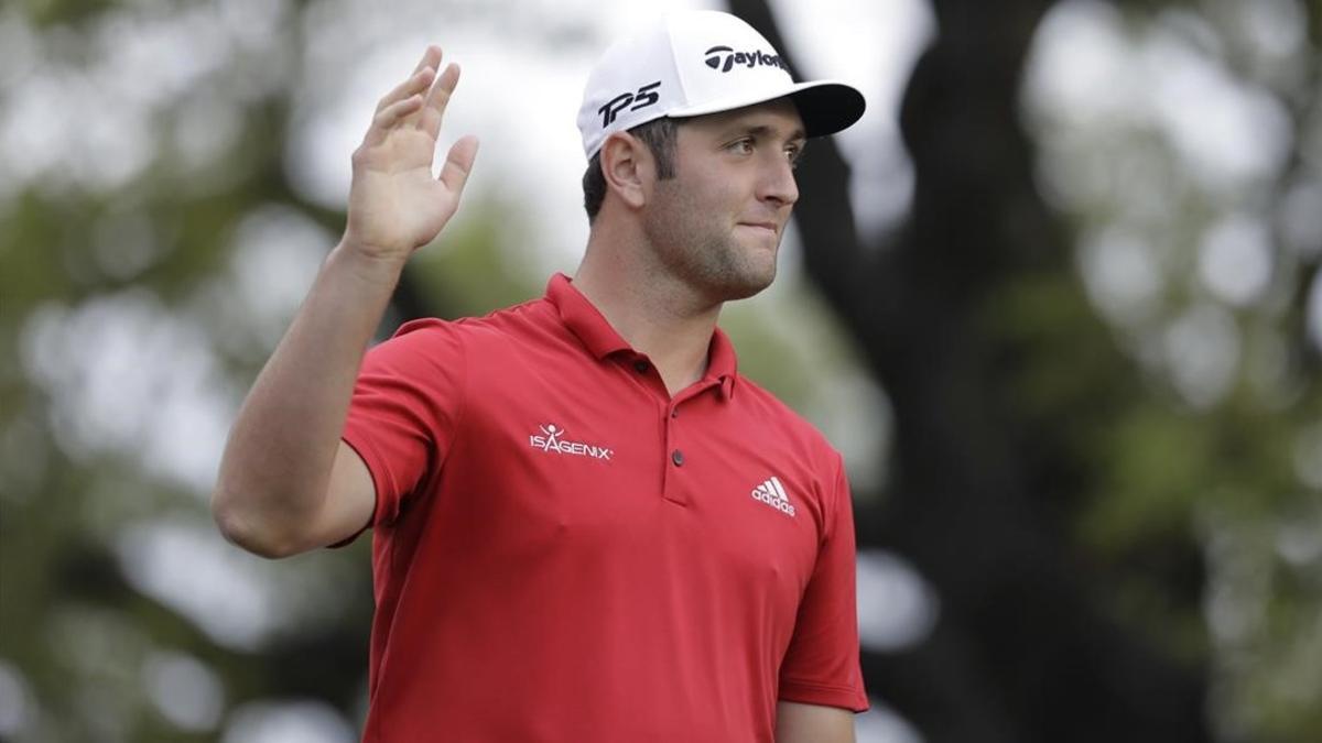 Jon Rahm celebra su victoria sobre Bill Haas en semifinales.