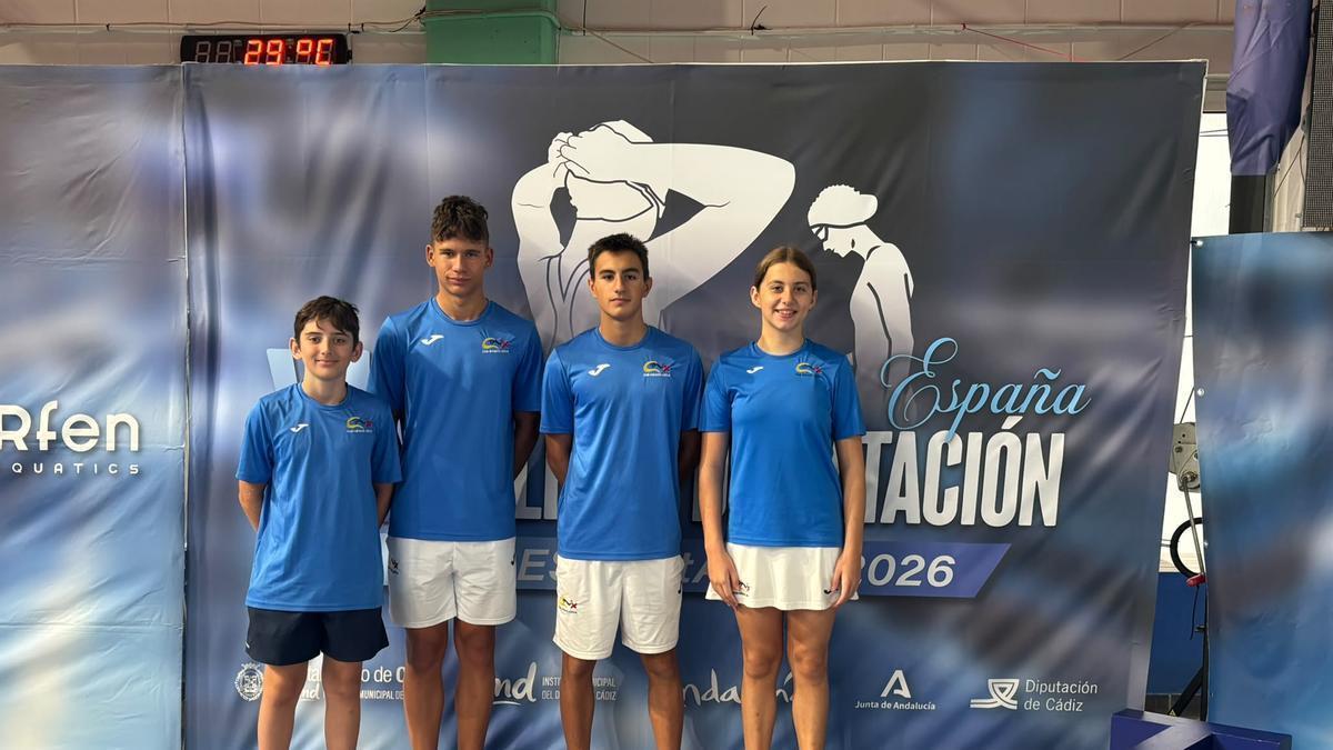 Nadadores del CN Xàtiva en el Campeonato de España de Natación Alevín, en Cádiz.