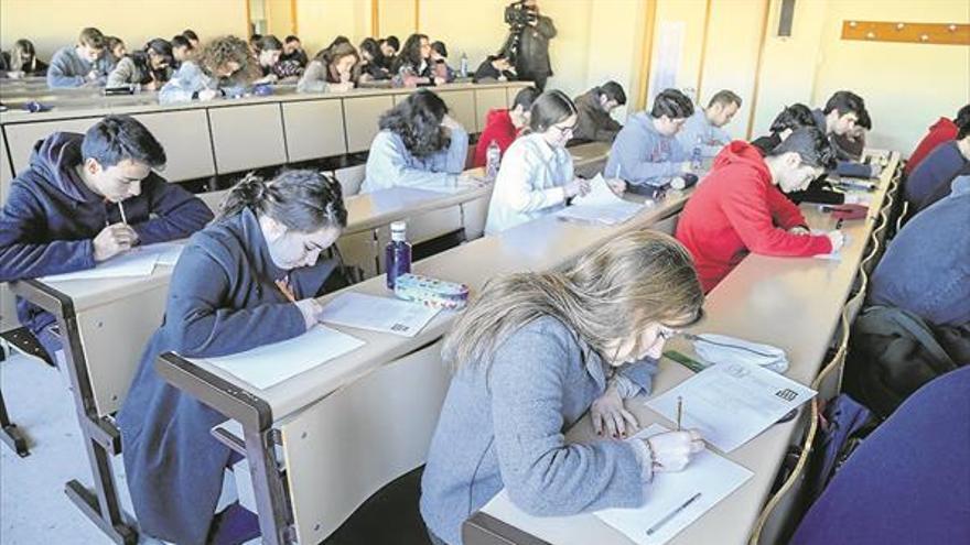 60 jóvenes asisten a la Olimpiada Matemática