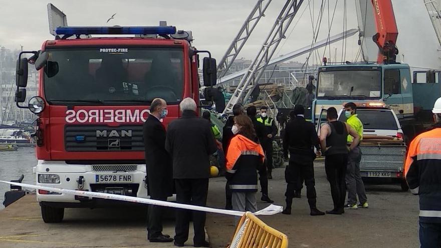 Incendio de un pesquero en el puerto de Vigo