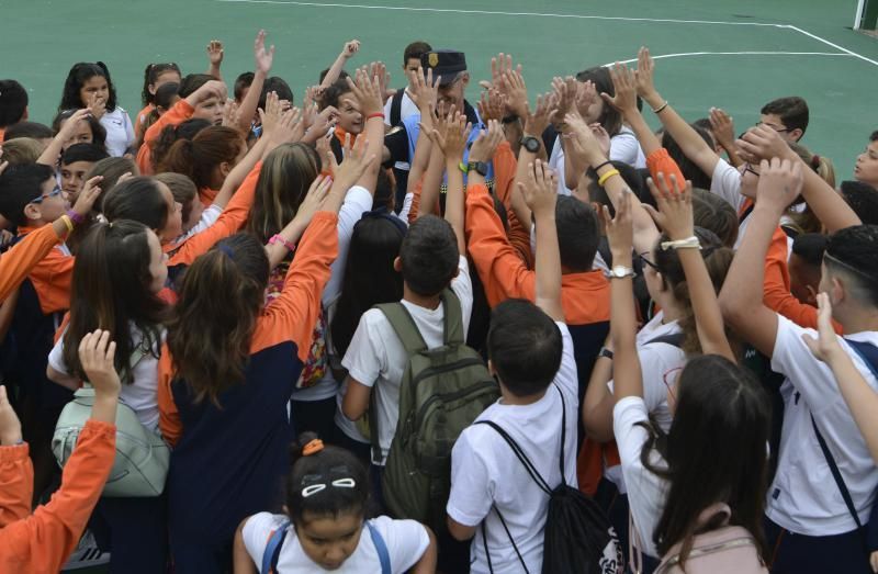 GÁLDAR.  Pepe, policía local de Gáldar, que se ha hecho viral por un vídeo en el que saluda a todos los niños a la entrada del colegio.  | 20/06/2019 | Fotógrafo: José Pérez Curbelo