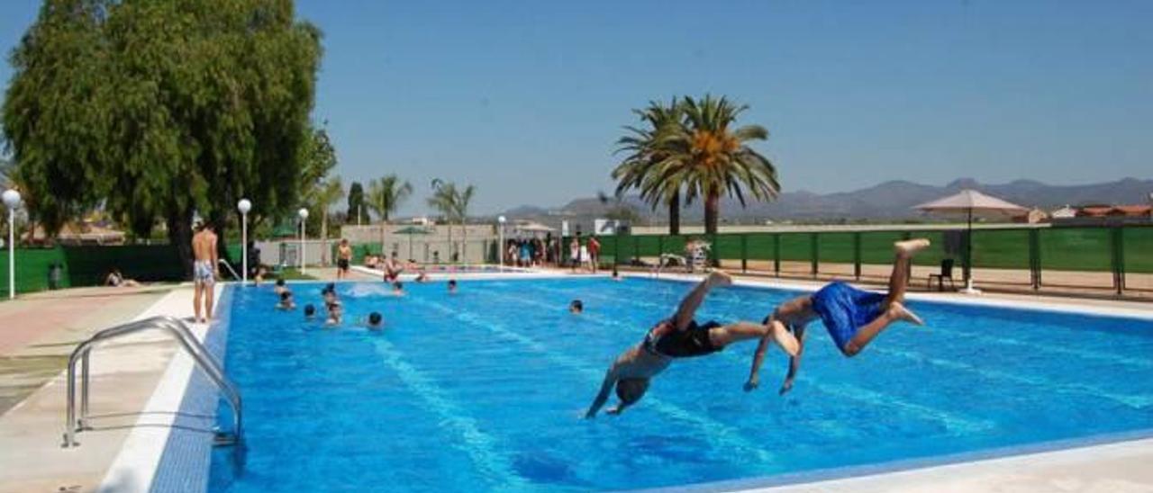 Rafelbunyol cierra su piscina de verano al descubrir que es ilegal desde que abrió