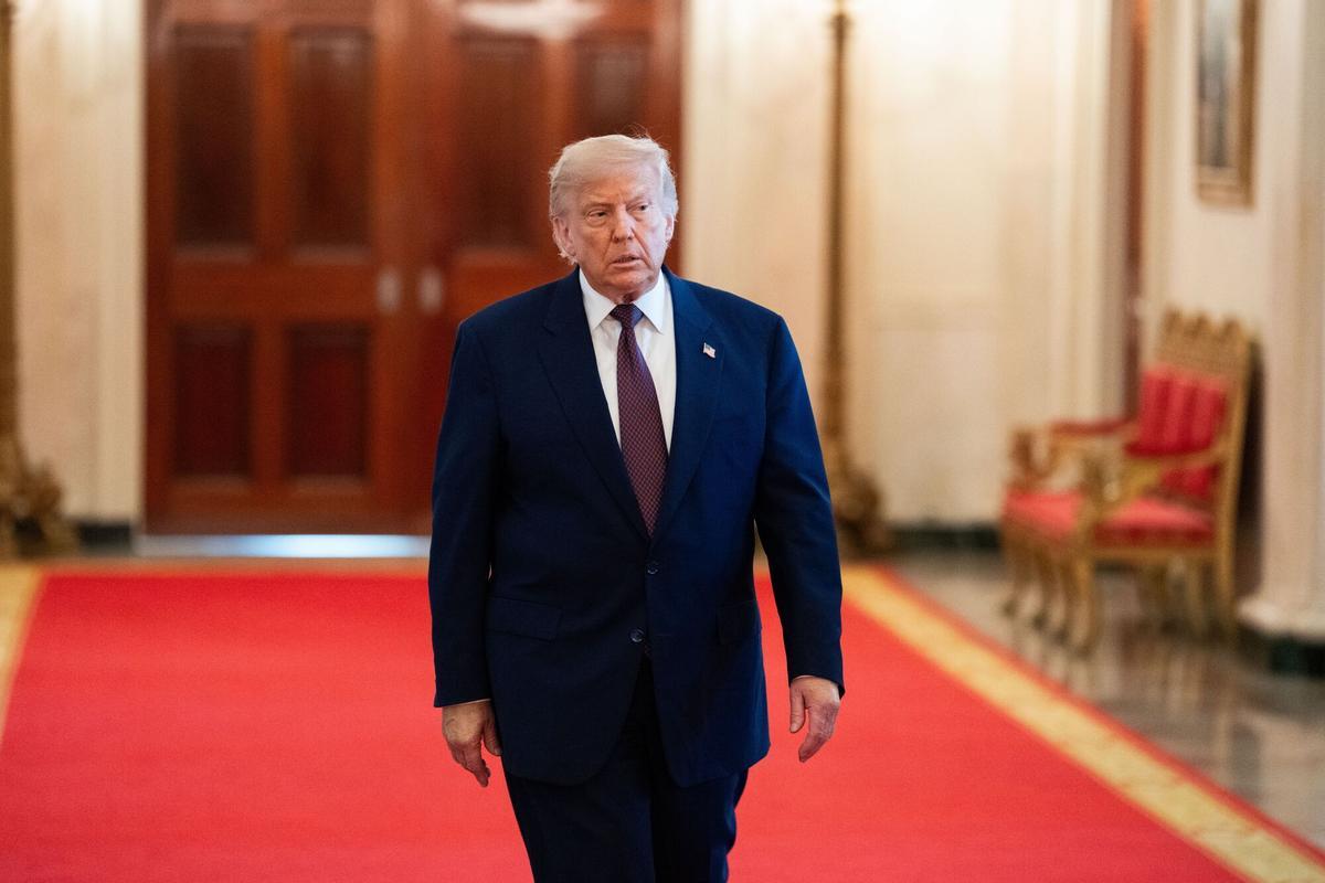 Washington (United States of America), 19/06/2026.- United States President Donald Trump arrives for a Medal of Honor ceremony in the East Room of the White House in Washington, D.C., USA, 18 June 2026. (Estados Unidos) EFE/EPA/Aaron Schwartz via CNP / POOL