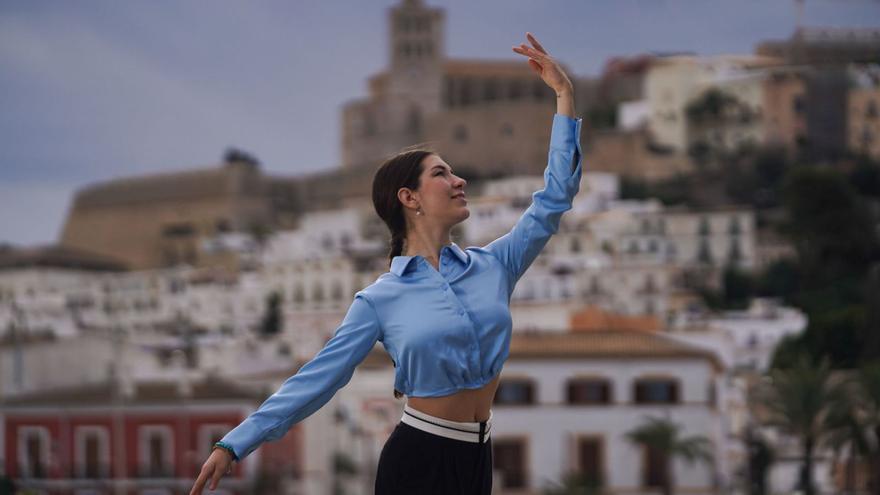 La bailarina Mora Aguirre en Ibiza tras la actuación del International Ballet Company en Santa Eulària. | MARCELO SASTRE