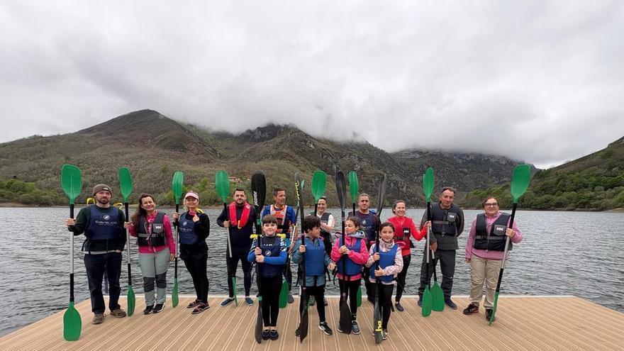 VÍDEO: Primer día de navegación turística en el embalse de Tanes
