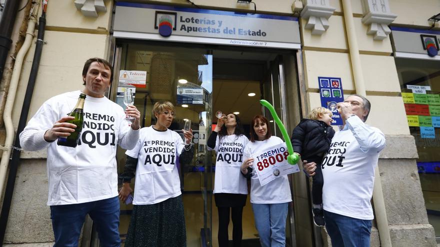 Celebración en Teruel tras caer el &#039;Gordo&#039; de la Lotería de Navidad