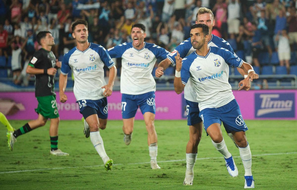 Ángel anotó un doblete ante el Racing.