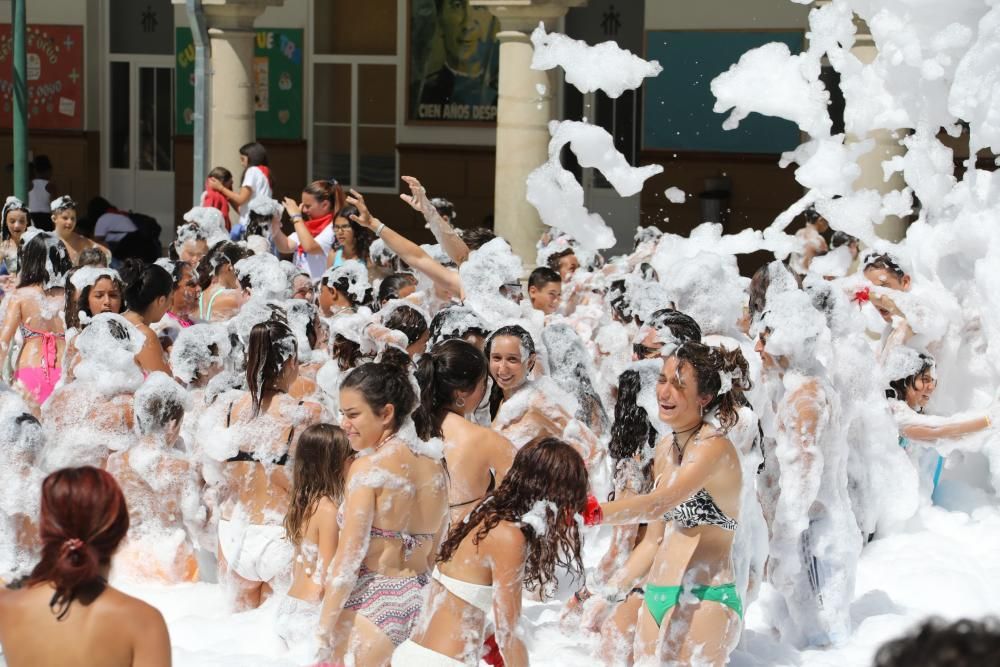 Baño de despedidas en un campamento de récord