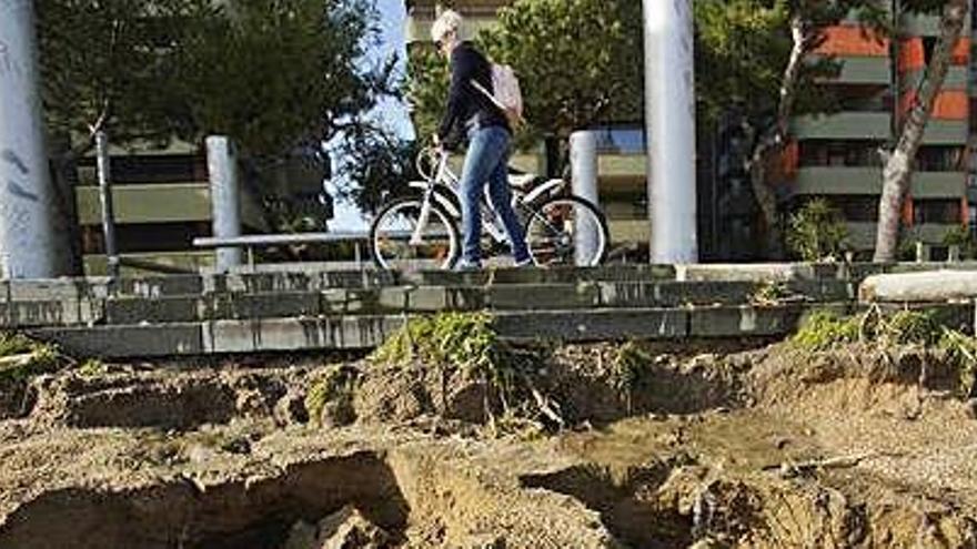 El passeig de Platja d&#039;Aro fet malbé després del temporal.