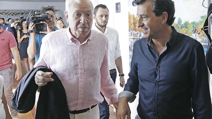 García-Margallo ayer por la mañana en Palma junto al líder del PP balear, Biel Company.