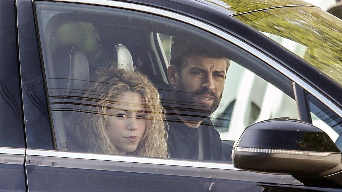 SHAKIRA Y GERARD PIQUÉ SALEN A COMER CON SUS HIJOS Y LOS PADRES DE LA CANTANTE