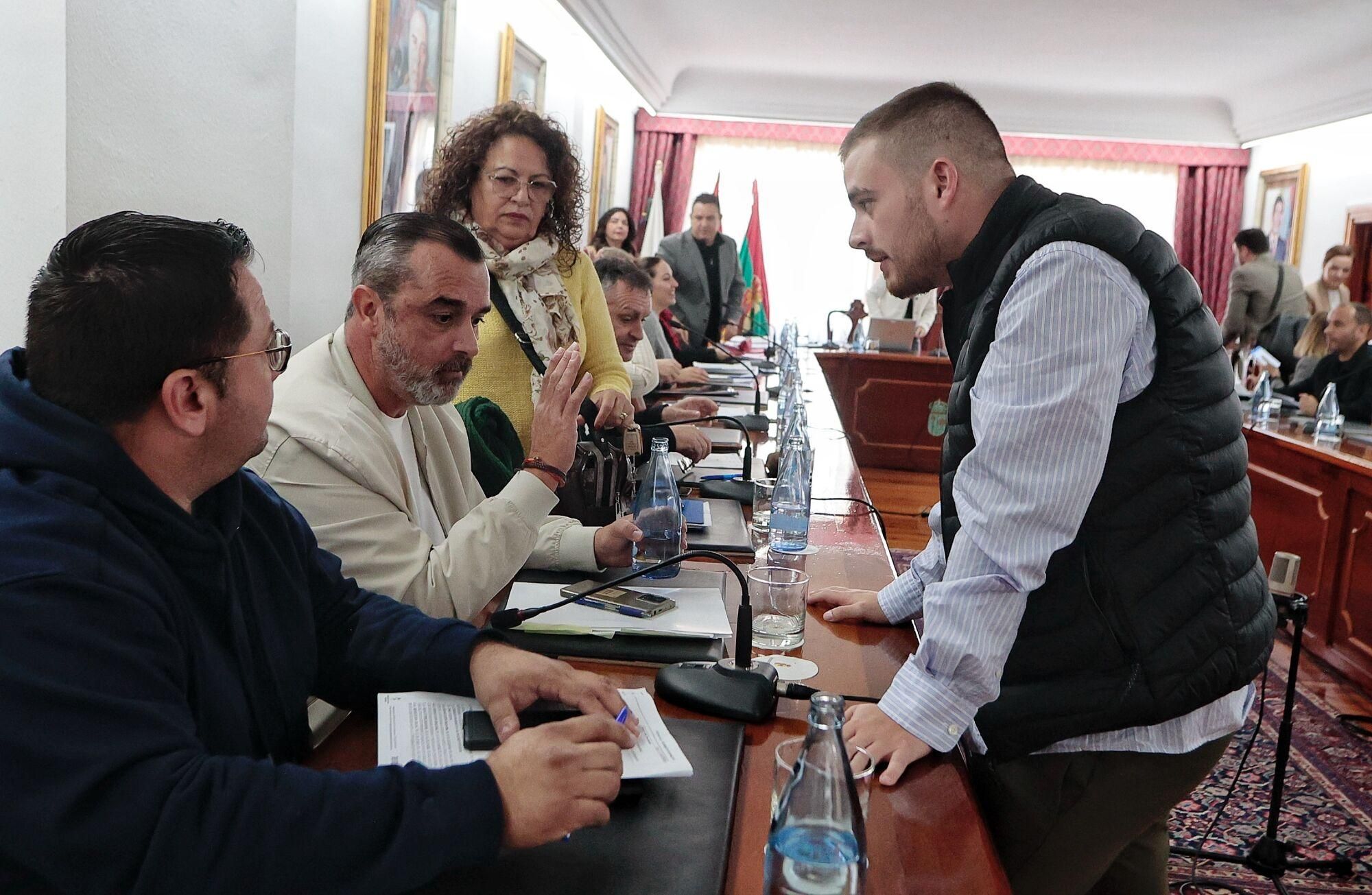 Pleno para destituir a Más por Arona e incorporar a Vox al gobierno municipal