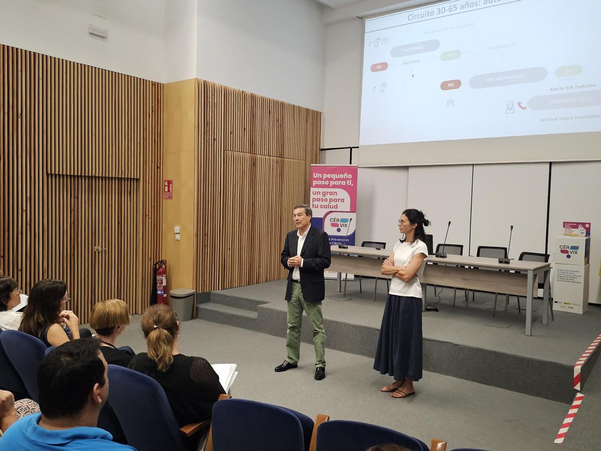 Sanidad presentó la implantación del cáncer de cérvix esta semana en una reunión.
