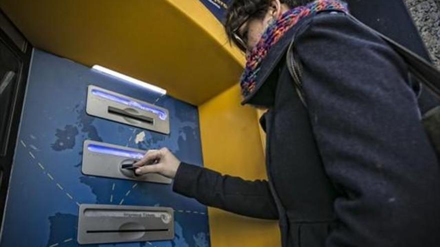 Las redes de cajeros y tarjetas Servired, 4B y Euro 6000 aprueban su fusión