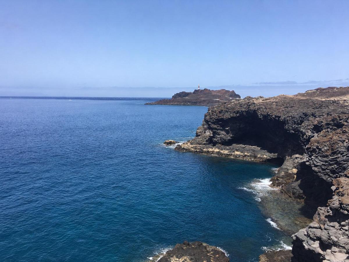 Immagine di Punta de Teno vista dal lato sud di Tenerife.