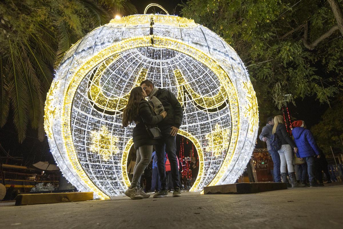 El Port de Barcelona enciende las luces navidad en la Fira de Nadal