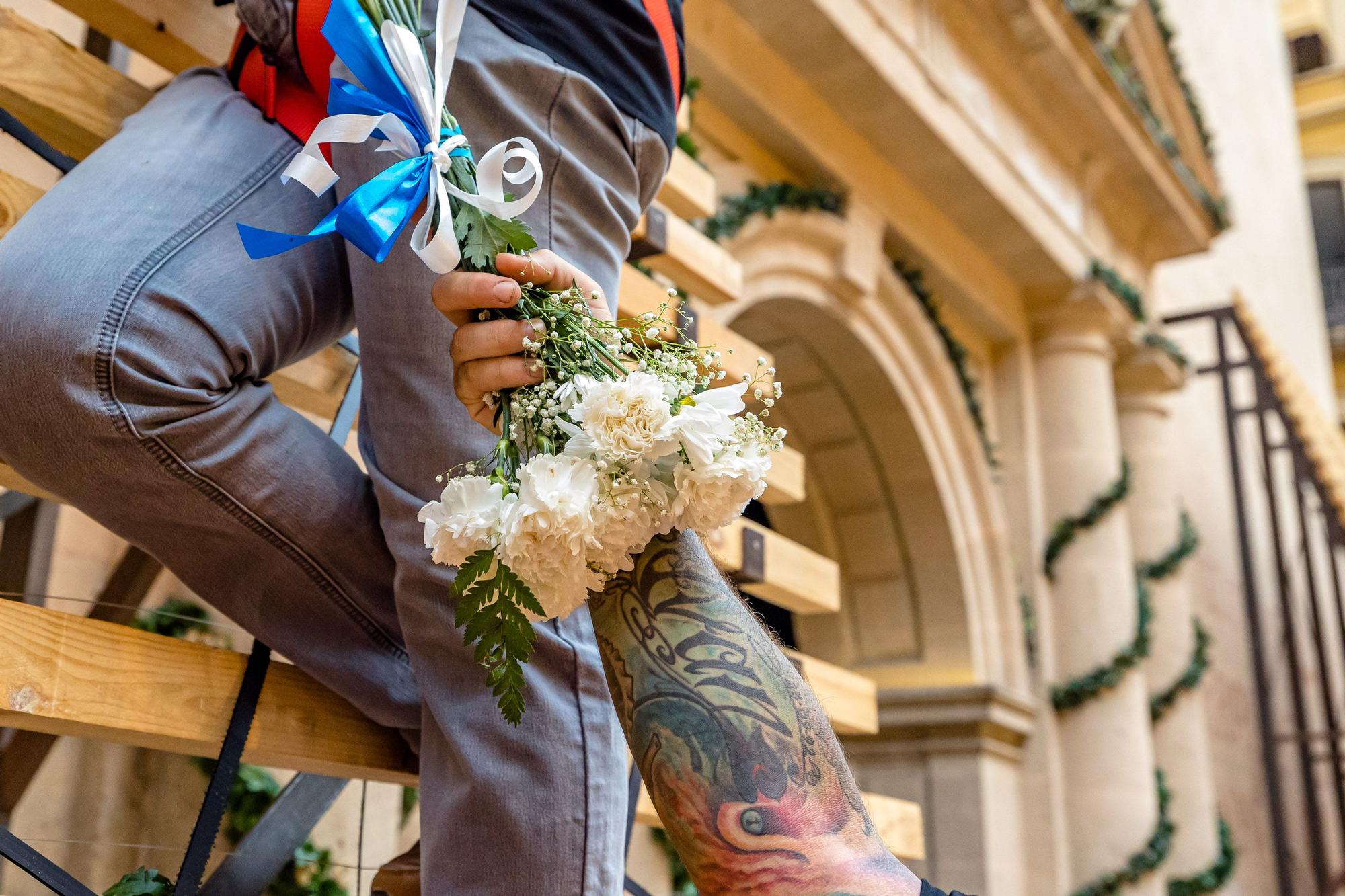 La Ofrenda de flores de las Hogueras 2022 en imágenes