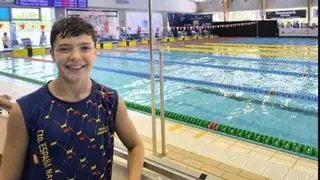 Carlos Méndez destaca en el Campeonato de España de Natación Infantil