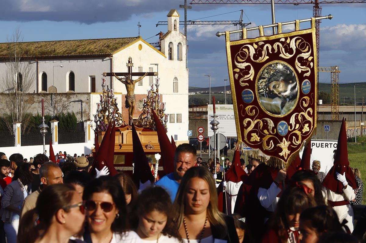 La procesión del Cristo de la Sangre del Higuerón, en imágenes