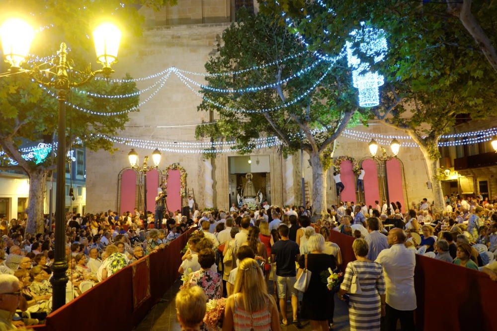 Ofrenda de flores en Aspe