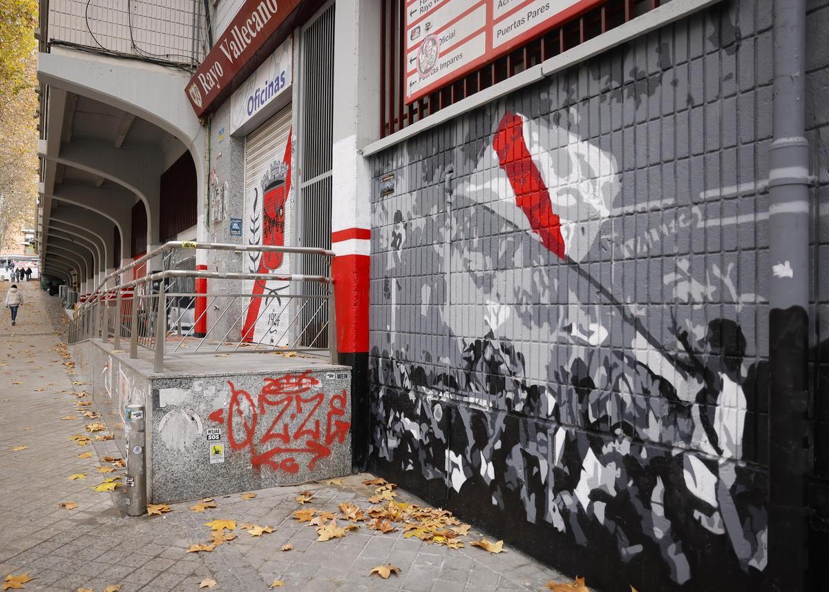 Los nuevos murales del Rayo en el Estadio de Vallecas.