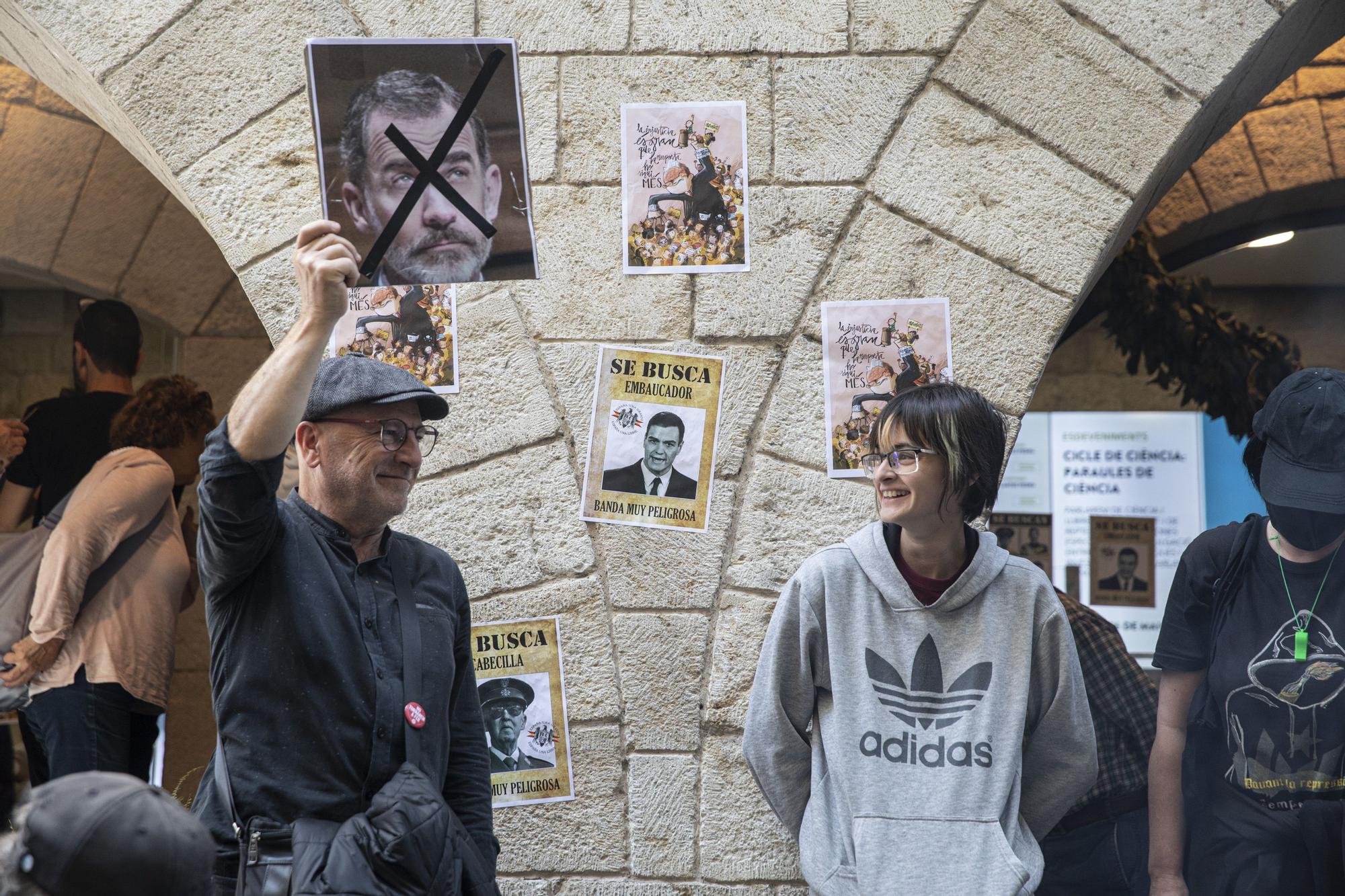 Protesta contra la monarquia i la Fundació Princesa de Girona