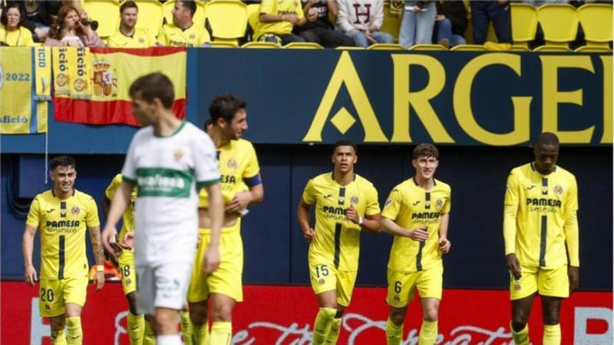 Los jugadores del Villarreal CF celebrando uno de los goles ante el Elche