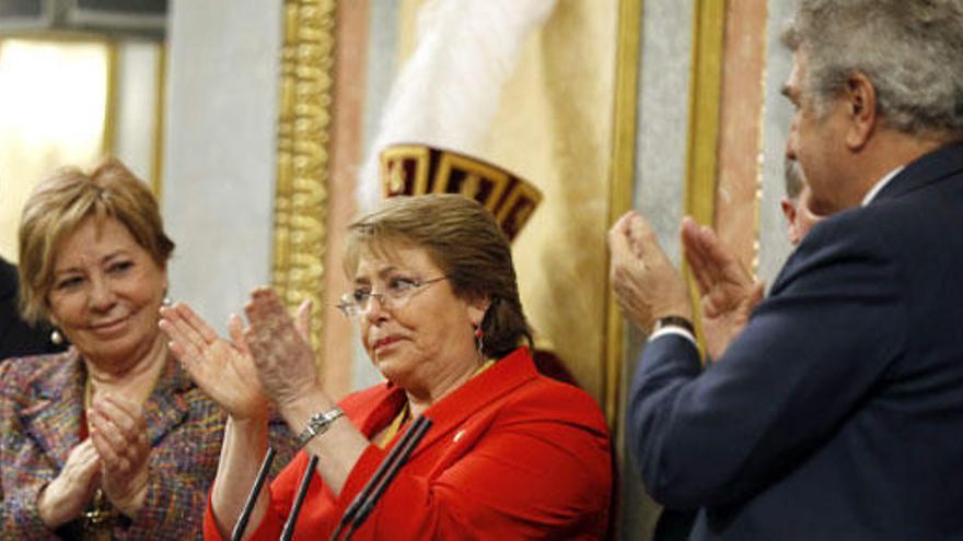 Bachelet, aplaudida en el Congreso.