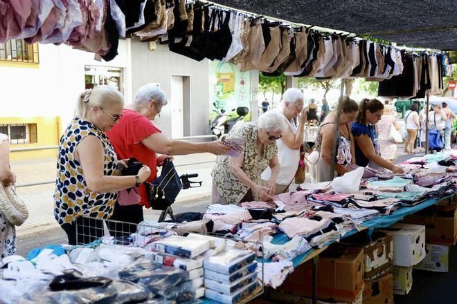 Gran expectación en un renovado mercadillo de Sector Sur de Córdoba
