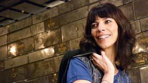 Maribel Verdú estrena a Barcelona l’obra ’El tipo de la tumba de al lado’.