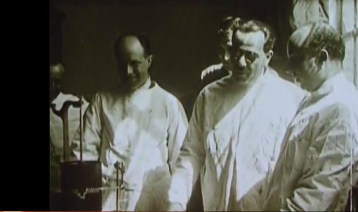 Negrín en el laboratoroi