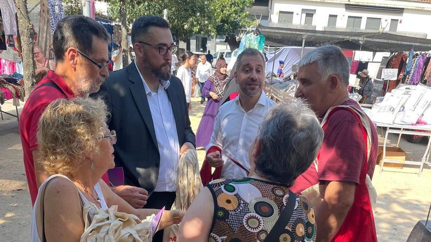 Lamuà, fent una visita al mercat de Salt.