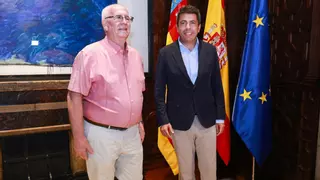 Mazón se reúne con el alcalde de Paiporta y marca otro gol