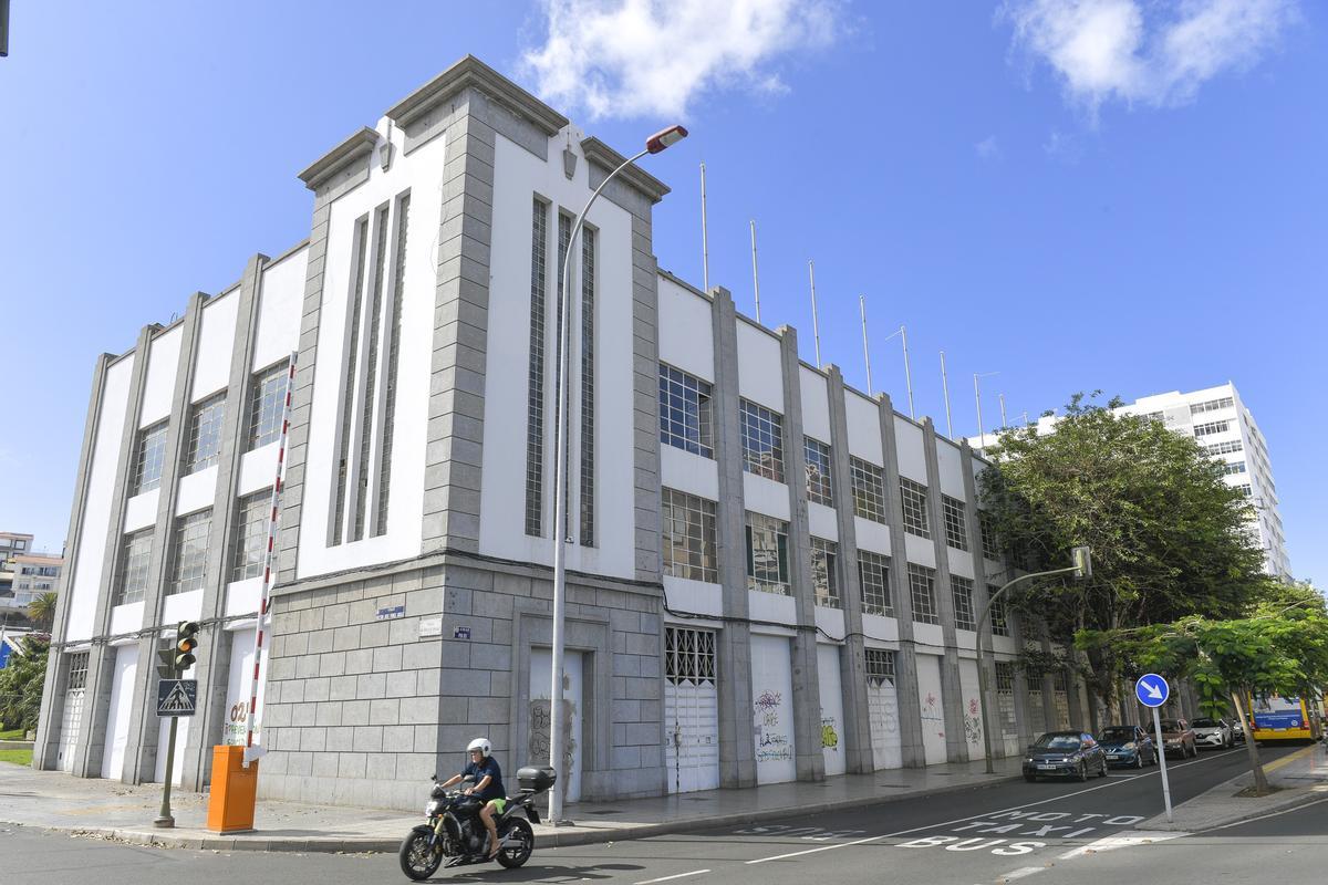 Fachada de la grada Naciente del antiguo Estadio Insular, donde irá el nuevo centro de salud.